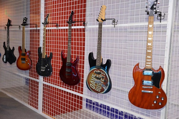  Weifang Changyi: Small guitar fuels big 'ear' industry