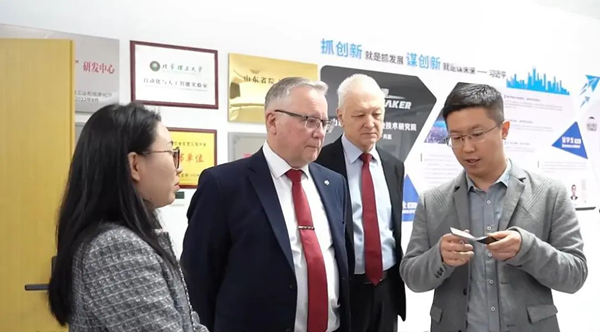 东营英文网.png