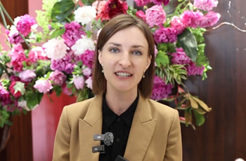 Expat recommends Heze peonies to the world
