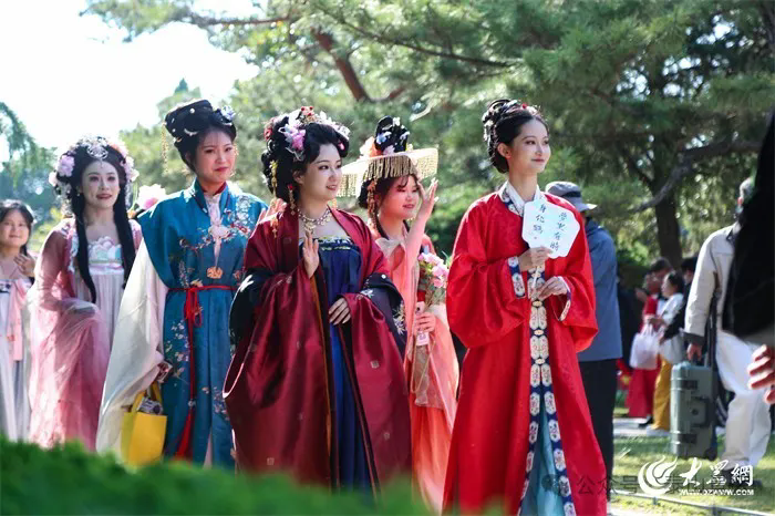 Hanfu show at Taishan Mountain: A timeless tapestry of nature, tradition