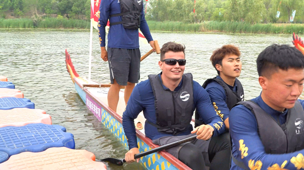 French athlete impresses at Dongying Dragon Boat Race