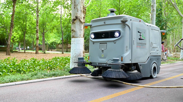 Guangrao embraces smart tech with autonomous cleaning robot